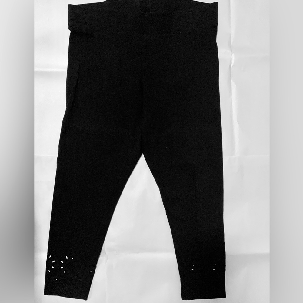 Torrid Leggings- Capri; Floral cutout
